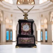 Сувенирные настольные часы «Орел» из родонита — красивый подарок — фотография 1