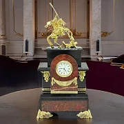 Подарочные каминные часы «Георгий Победоносец» на долерите — фотография 1