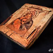 На память: Икона деревянная "Богоматерь Волоколамская" — фотография 4