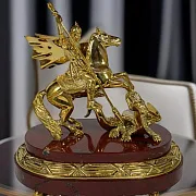 Сувенир «Георгий Победоносец» из латуни и бронзы с яшмой — необычный подарок — фотография 1