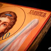 Икона деревянная "Ангел Хранитель" ручная работа — красивый подарок — фотография 6